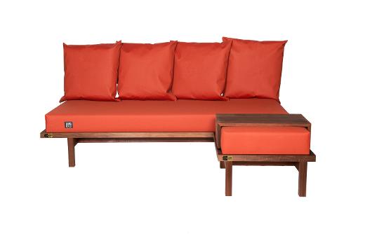 Il set di divani arancione Kirami FinVision® Nordic misty, comprende divano, ottomana e vassoio.