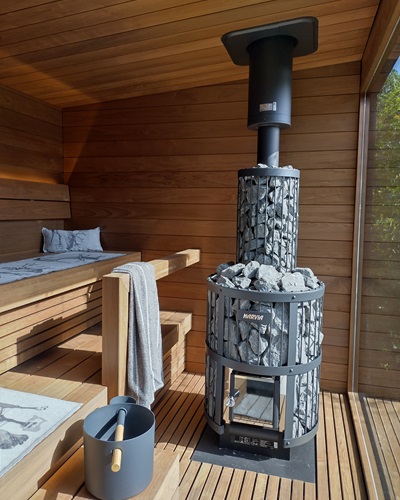 Una buona giornata inizia con un caffè italiano e finisce con una sauna in giardino!