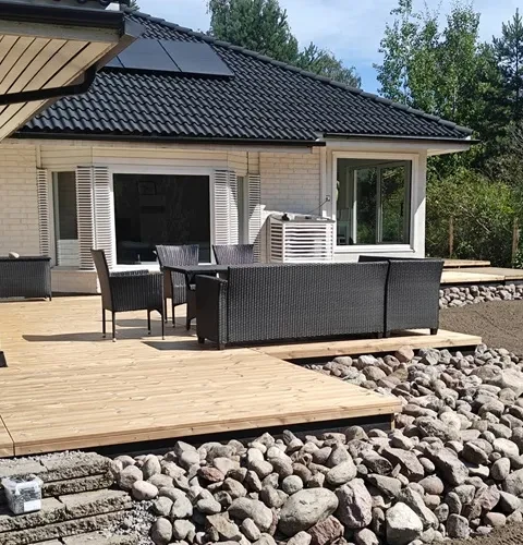 Una favolosa terrazza di facile manutenzione con elementi per patio Kirami