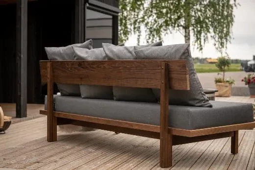 Lo schienale per divano Kirami FinVision® è facile da montare.