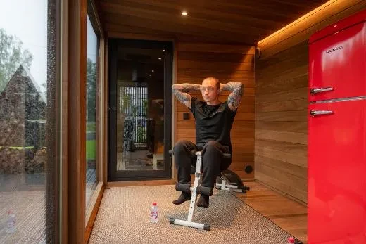 Kirami FinVision® -lounge XL, combinabile con la sauna Misty e altri moduli Misty