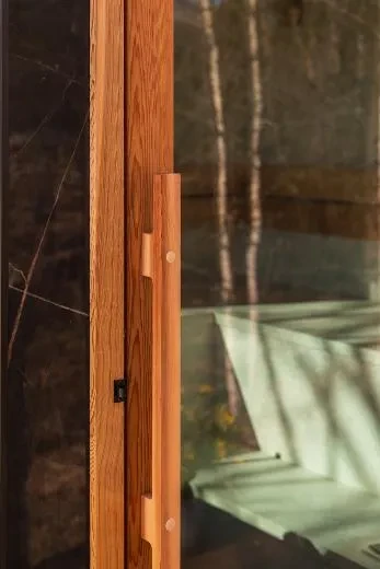 Kirami FinVision® -sauna M Zero (GlowBlack and CoralWhite)_sauna door